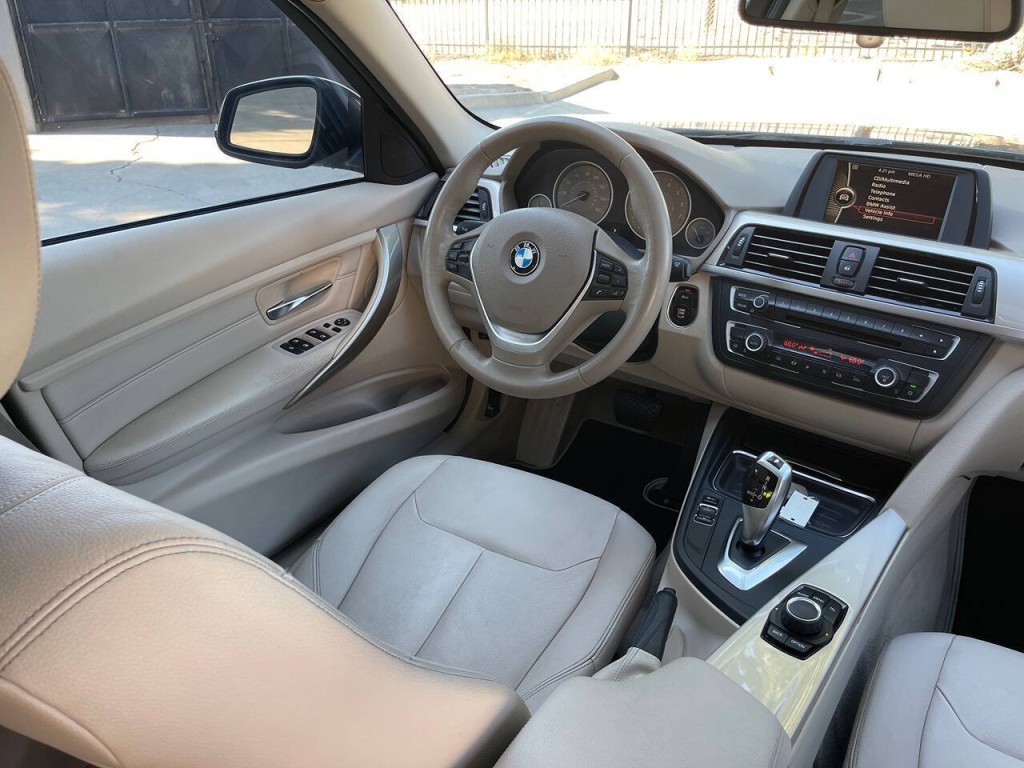 2012 BMW 3 Series Image 15