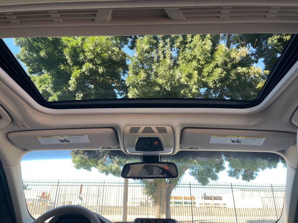 2012 BMW 3 Series Image 20