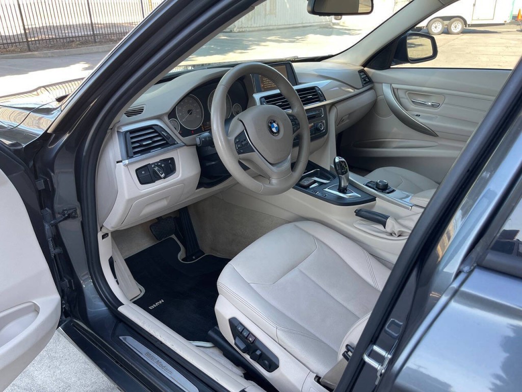 2012 BMW 3 Series Image 28