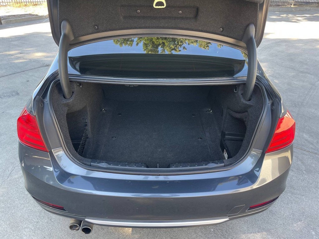 2012 BMW 3 Series Image 36