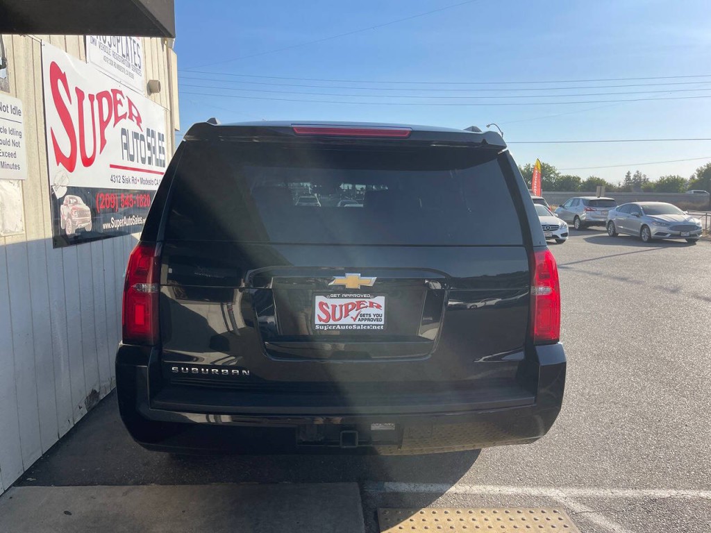 2016 Chevrolet Suburban Image 5