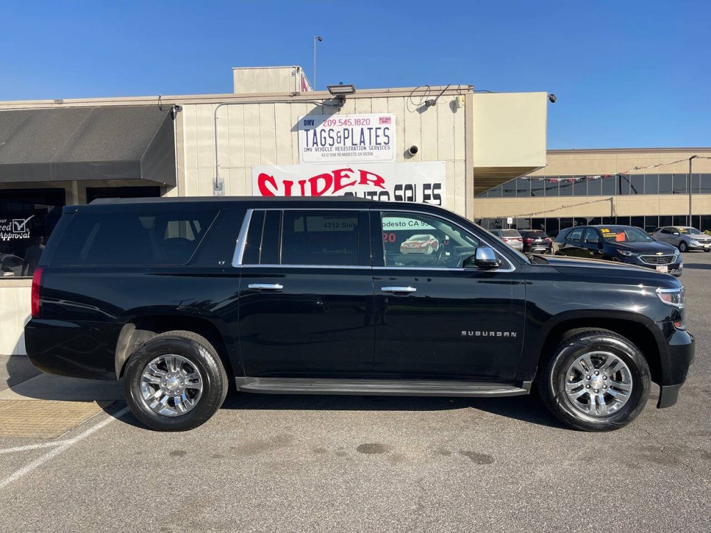 2016 Chevrolet Suburban Image 8