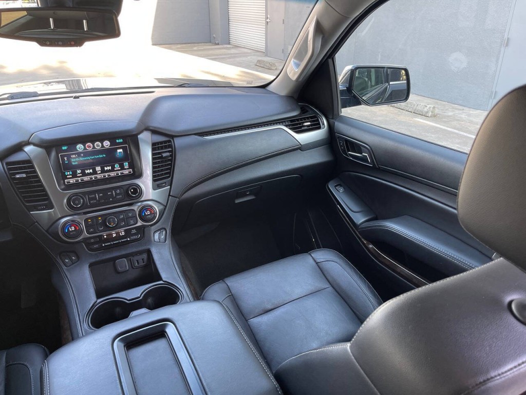 2016 Chevrolet Suburban Image 19