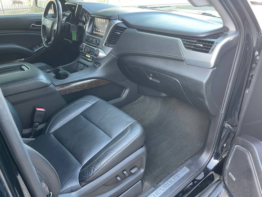 2016 Chevrolet Suburban Image 30