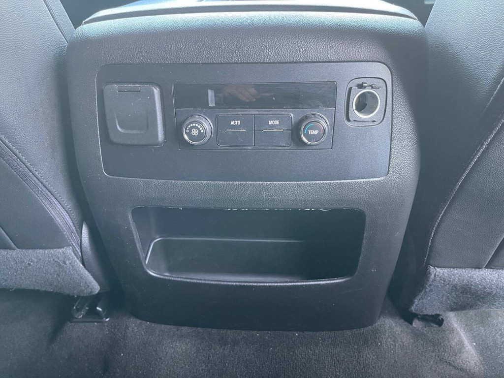 2016 Chevrolet Suburban Image 36