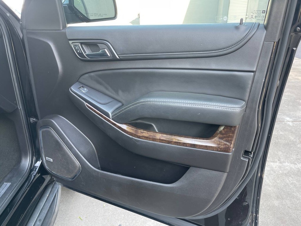 2016 Chevrolet Suburban Image 43