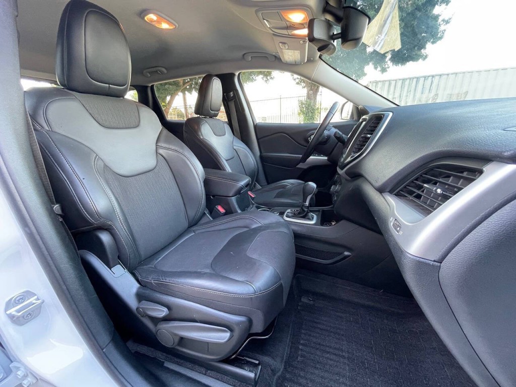 2018 Jeep Cherokee Image 13