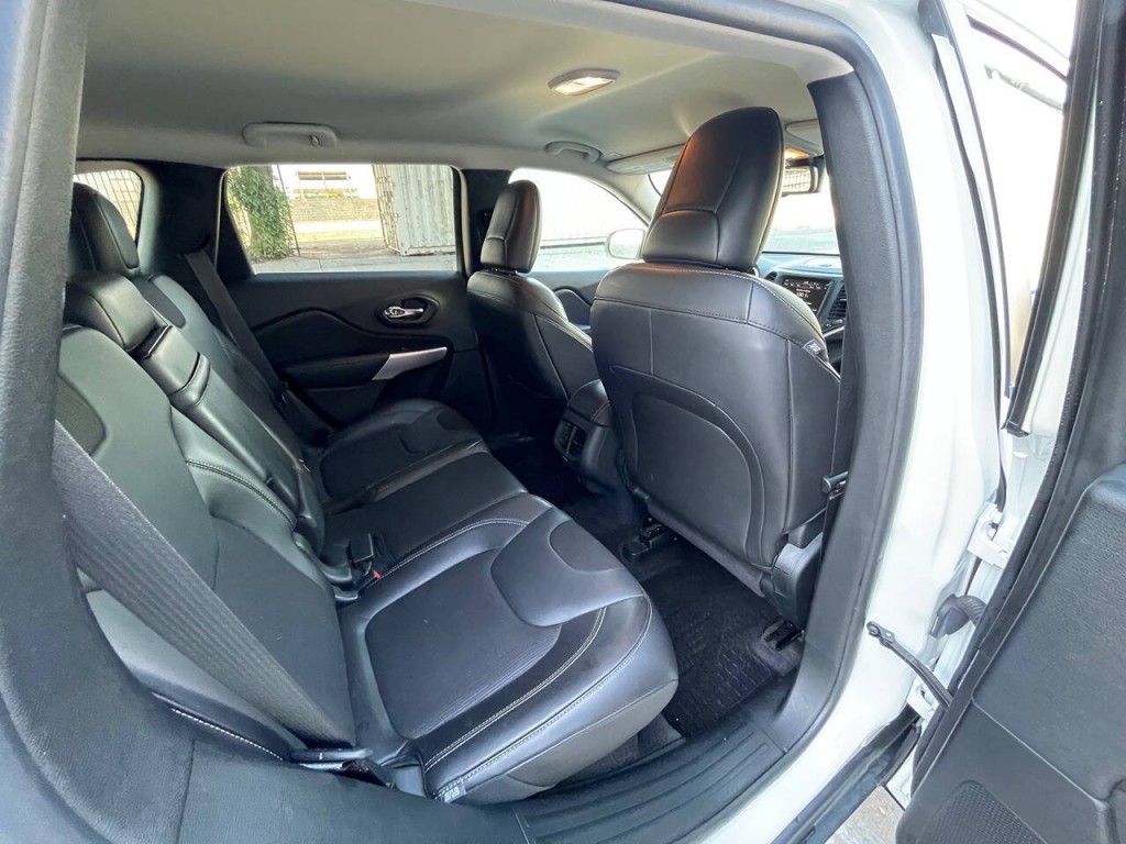 2018 Jeep Cherokee Image 15
