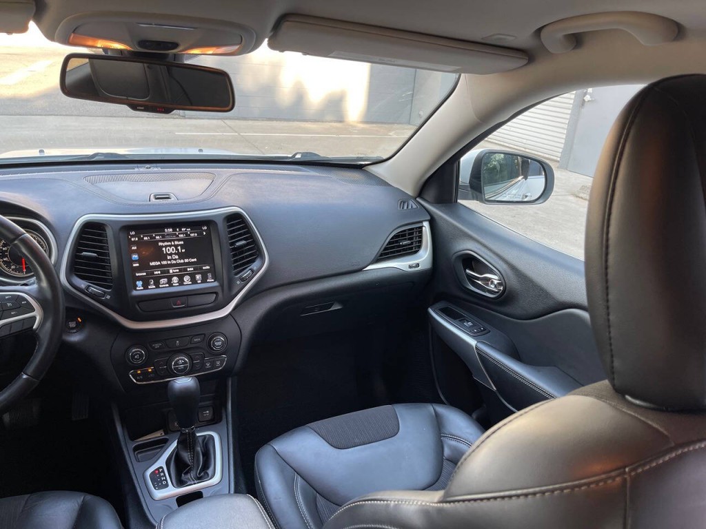 2018 Jeep Cherokee Image 17