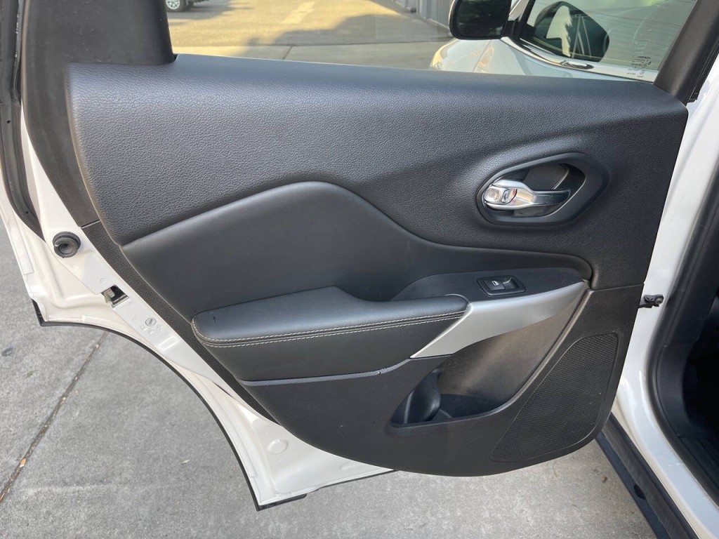 2018 Jeep Cherokee Image 39