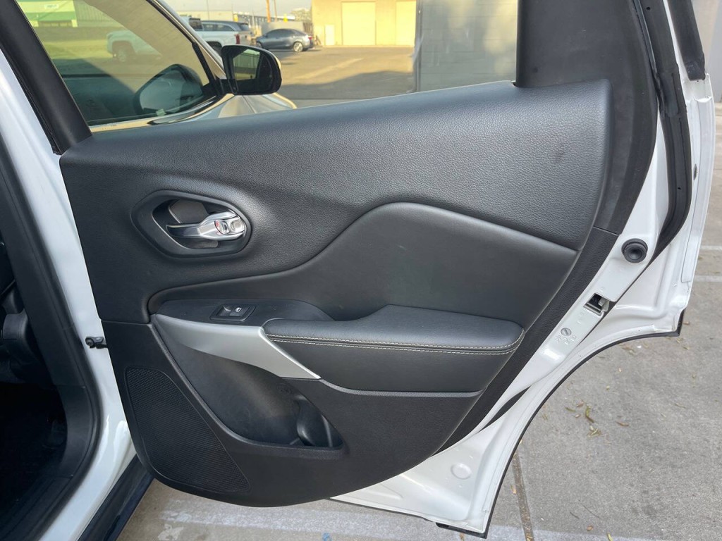 2018 Jeep Cherokee Image 40