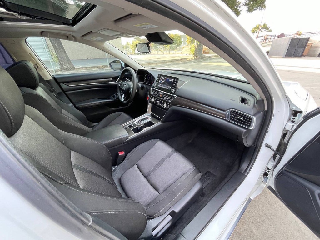 2020 Honda Accord Image 30