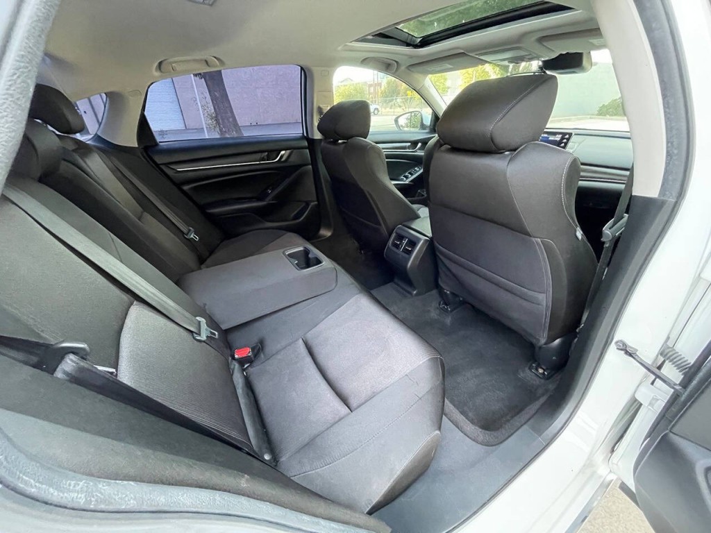 2020 Honda Accord Image 32