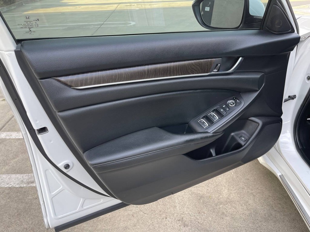 2020 Honda Accord Image 39