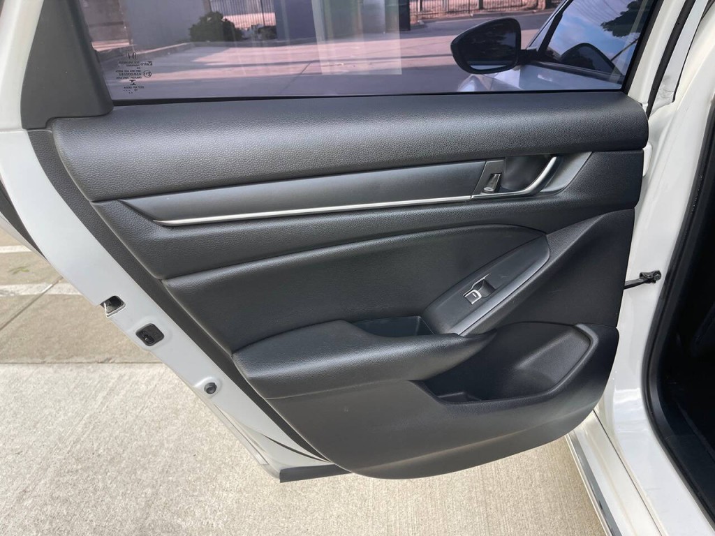 2020 Honda Accord Image 40