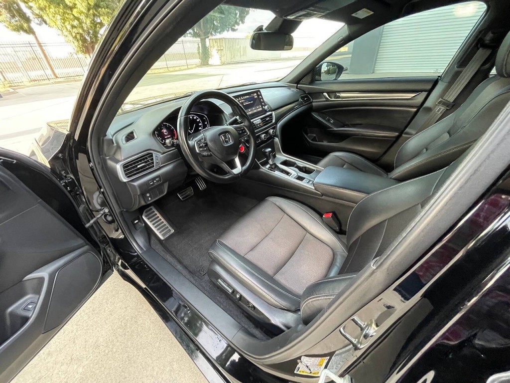 2018 Honda Accord Image 29