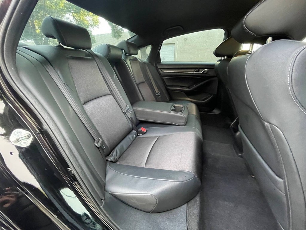 2018 Honda Accord Image 32