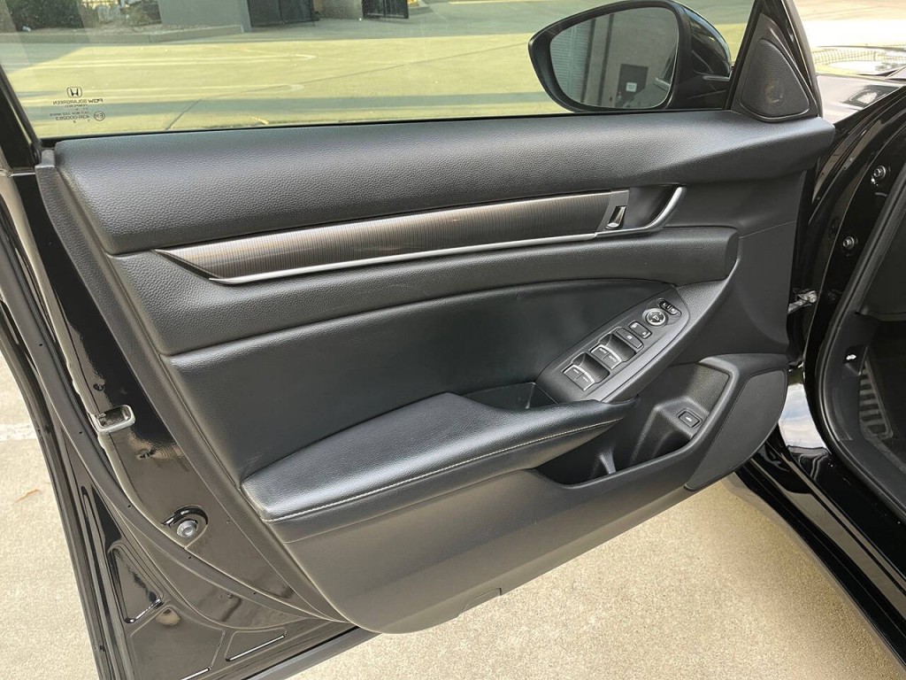 2018 Honda Accord Image 38