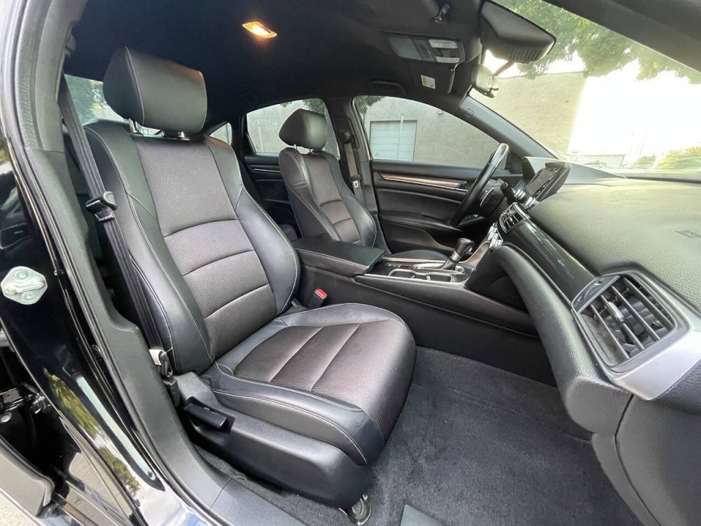 2018 Honda Accord Image 12