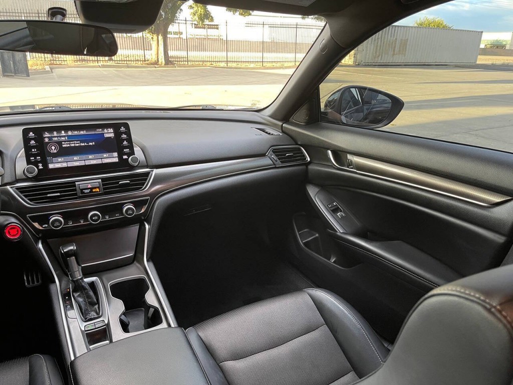 2018 Honda Accord Image 16