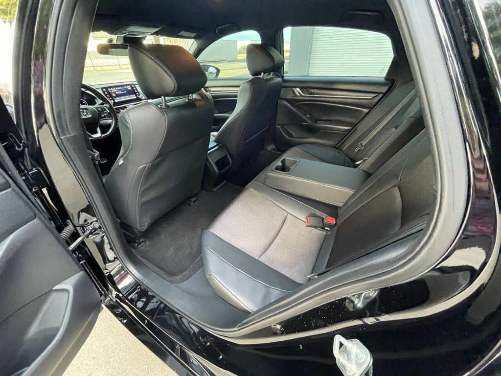 2018 Honda Accord Image 30