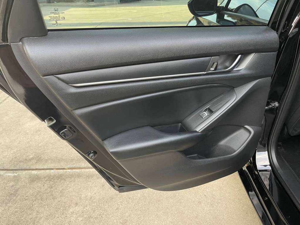 2018 Honda Accord Image 38