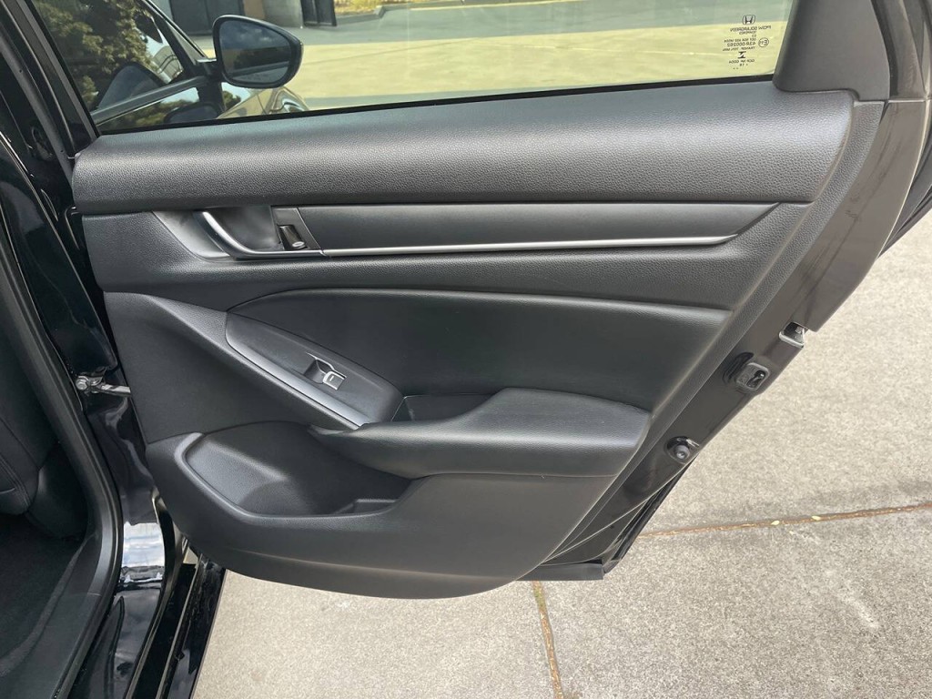 2018 Honda Accord Image 39