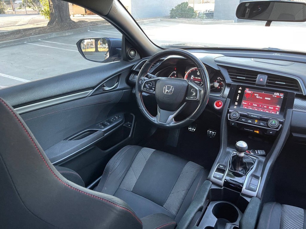 2017 Honda Civic Image 16