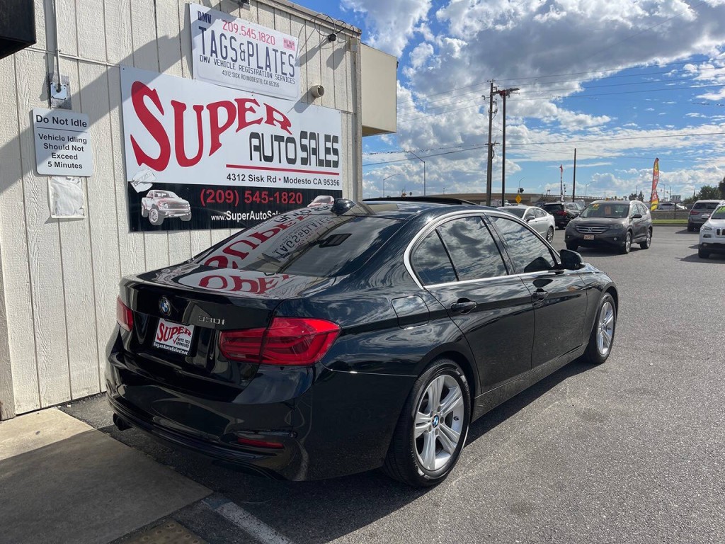 2017 BMW 3 Series Image 11