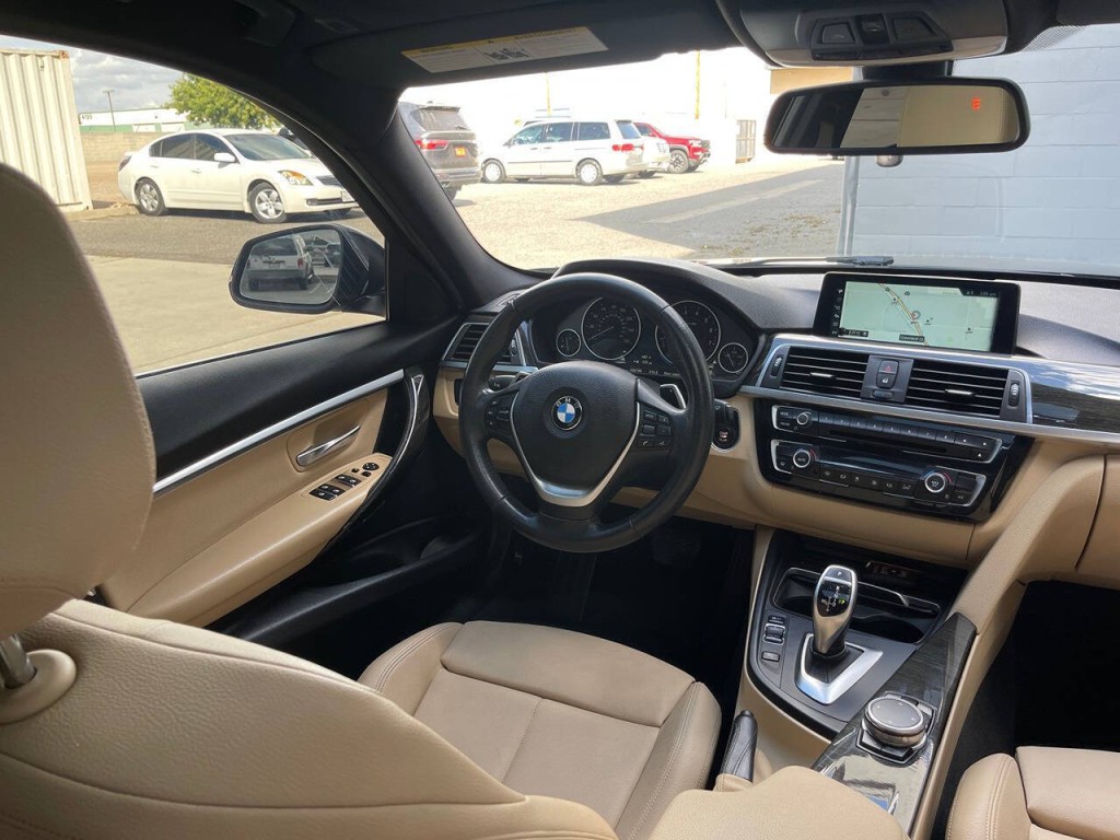 2017 BMW 3 Series Image 16