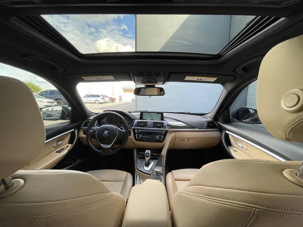 2017 BMW 3 Series Image 19