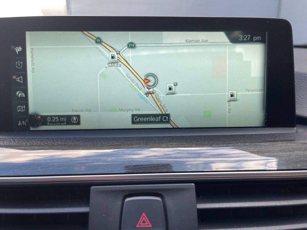 2017 BMW 3 Series Image 21