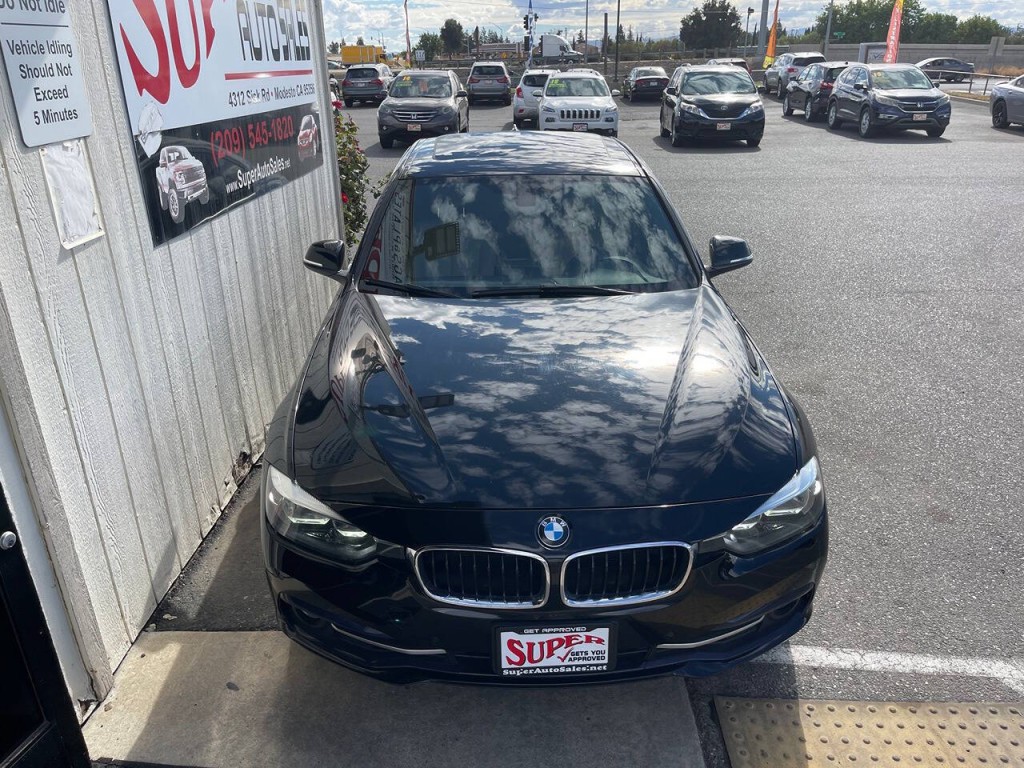2017 BMW 3 Series Image 25