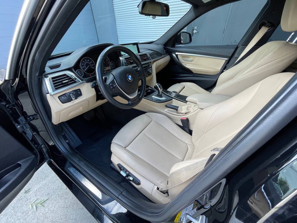 2017 BMW 3 Series Image 29