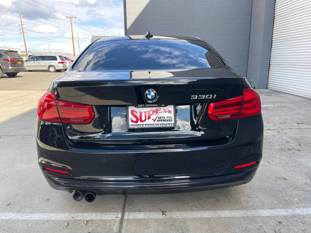 2017 BMW 3 Series Image 50