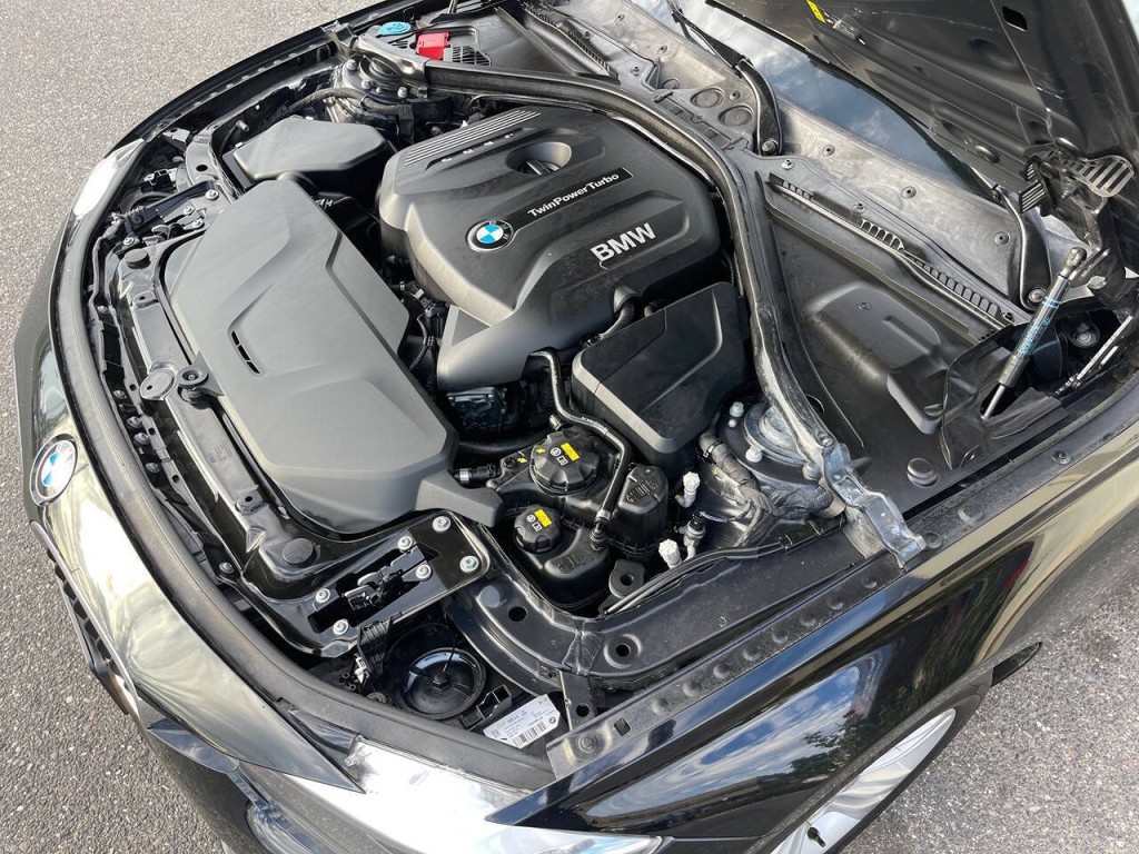 2017 BMW 3 Series Image 52