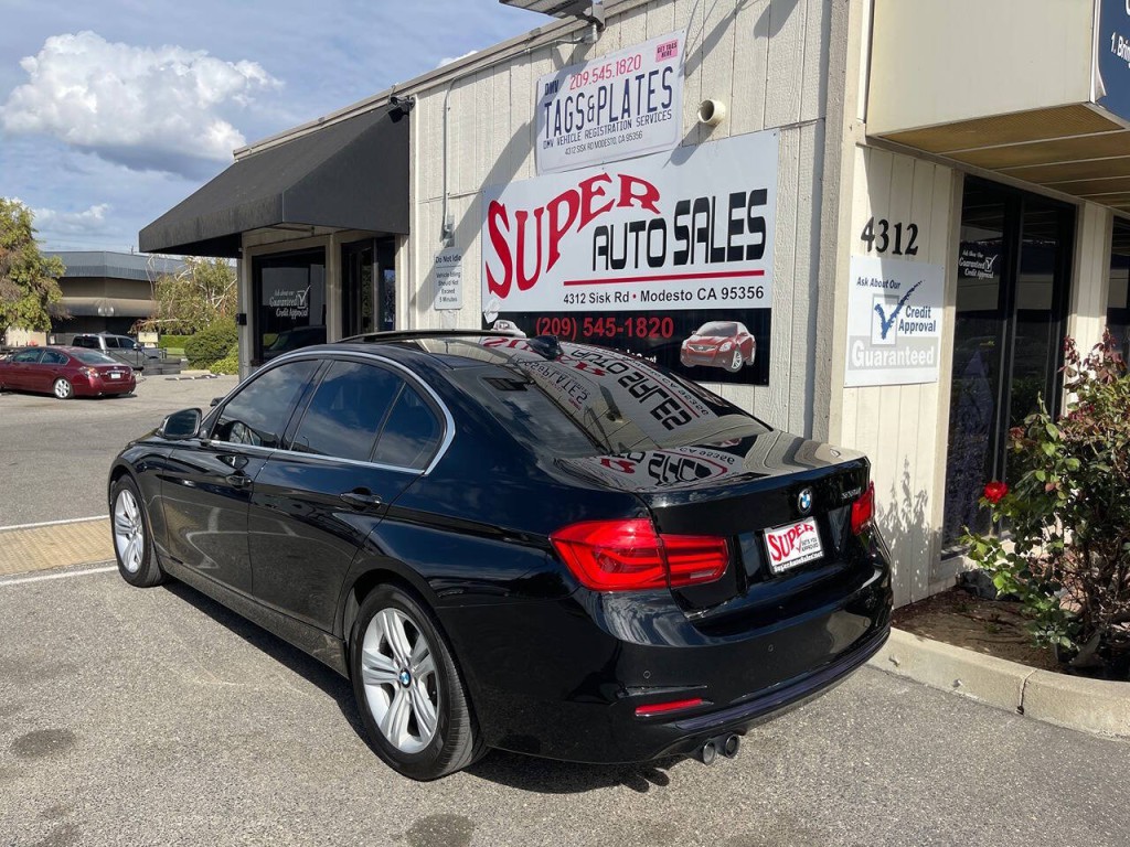 2017 BMW 3 Series Image 9