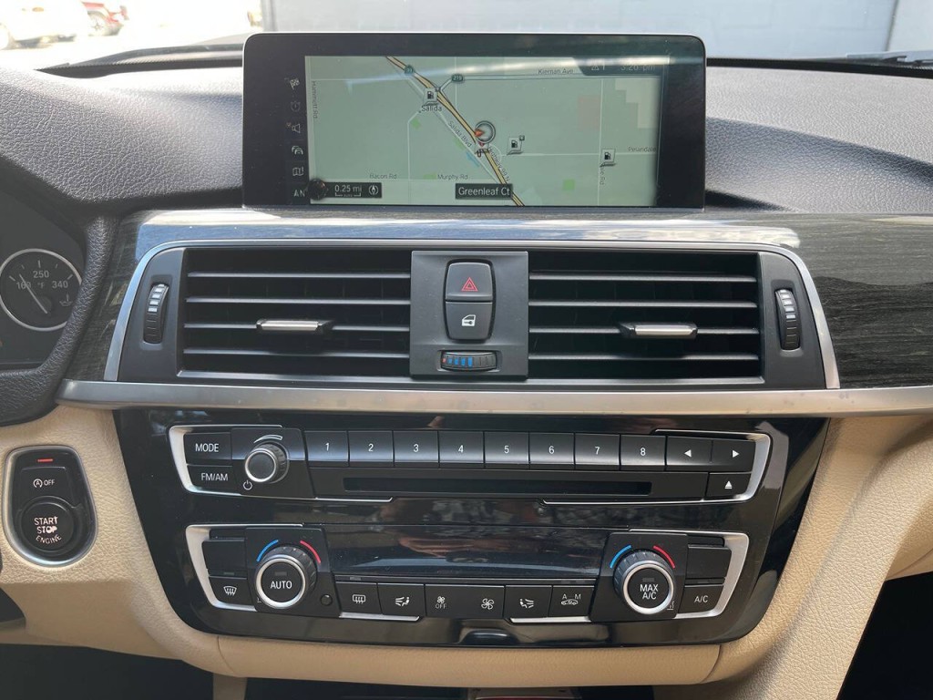 2017 BMW 3 Series Image 19