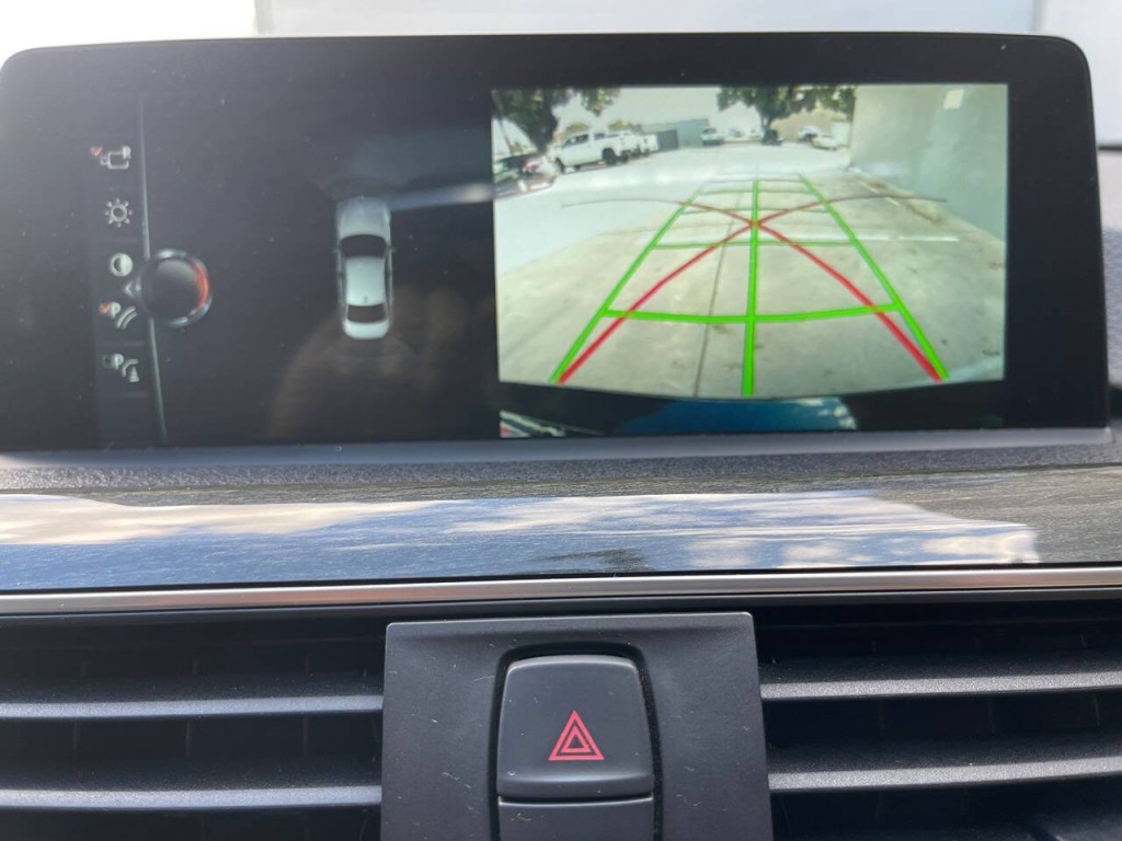 2017 BMW 3 Series Image 21