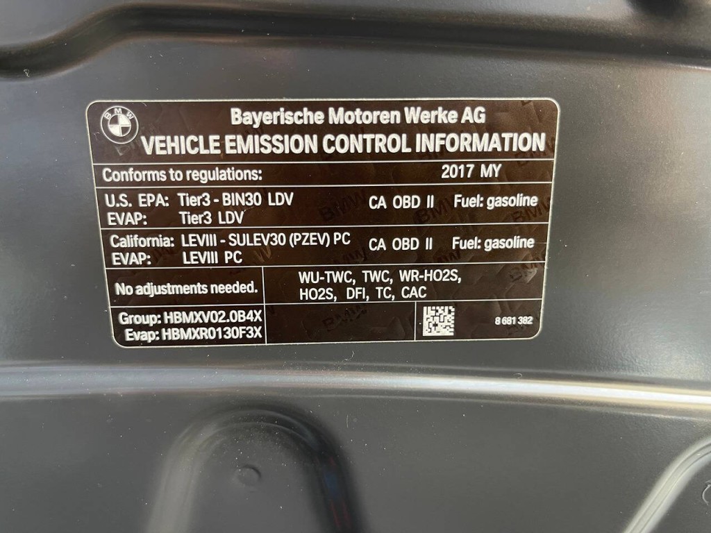 2017 BMW 3 Series Image 41