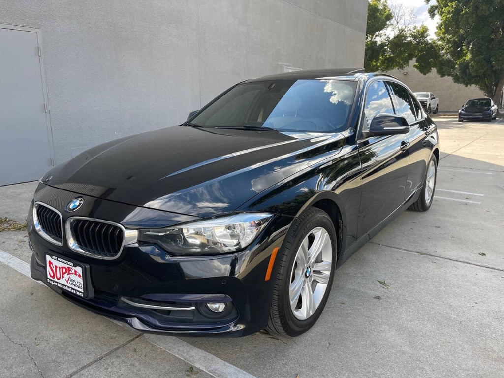 2017 BMW 3 Series Image 45