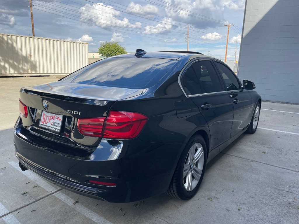 2017 BMW 3 Series Image 48