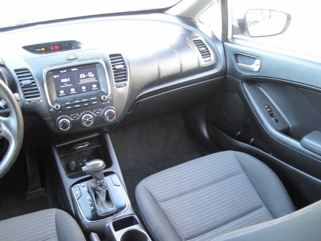 2018 Kia Forte Image 17