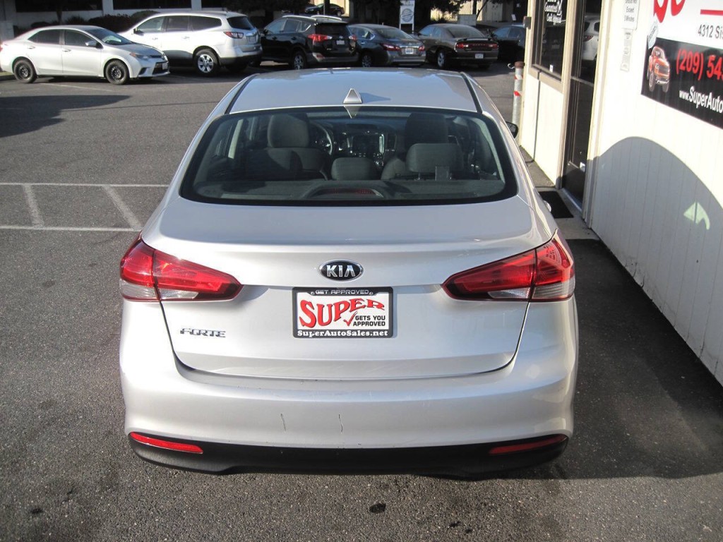 2018 Kia Forte Image 28