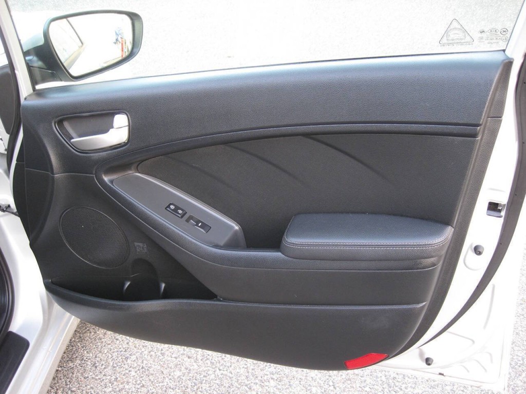 2018 Kia Forte Image 34