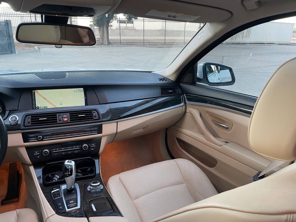 2013 BMW 5 Series Image 17