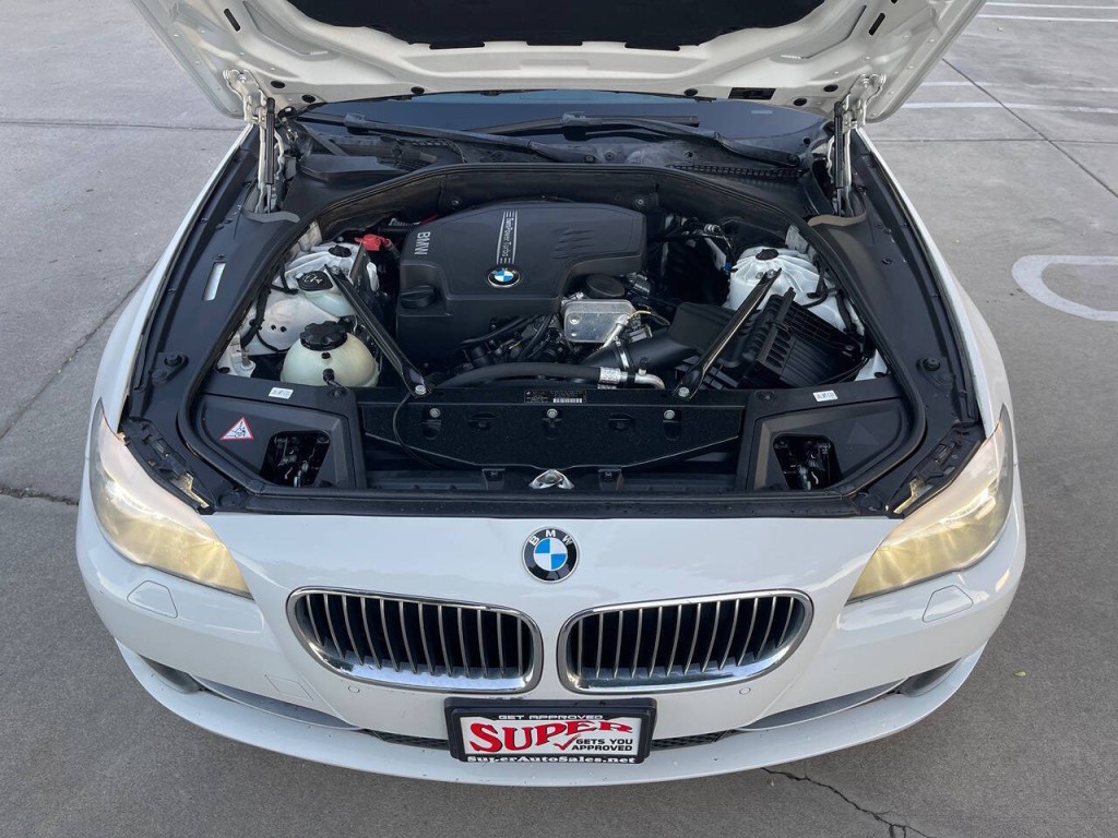2013 BMW 5 Series Image 23