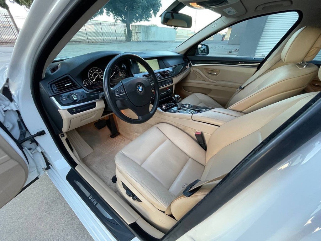 2013 BMW 5 Series Image 29