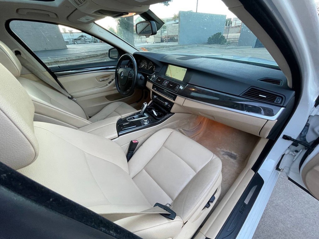 2013 BMW 5 Series Image 30