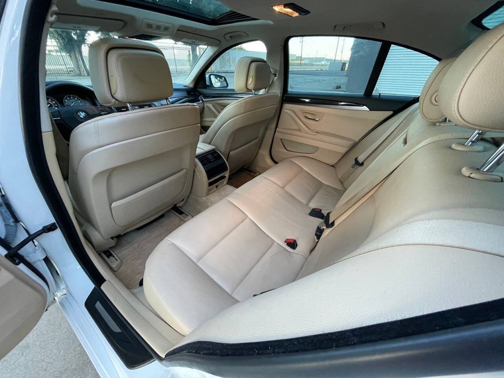 2013 BMW 5 Series Image 31
